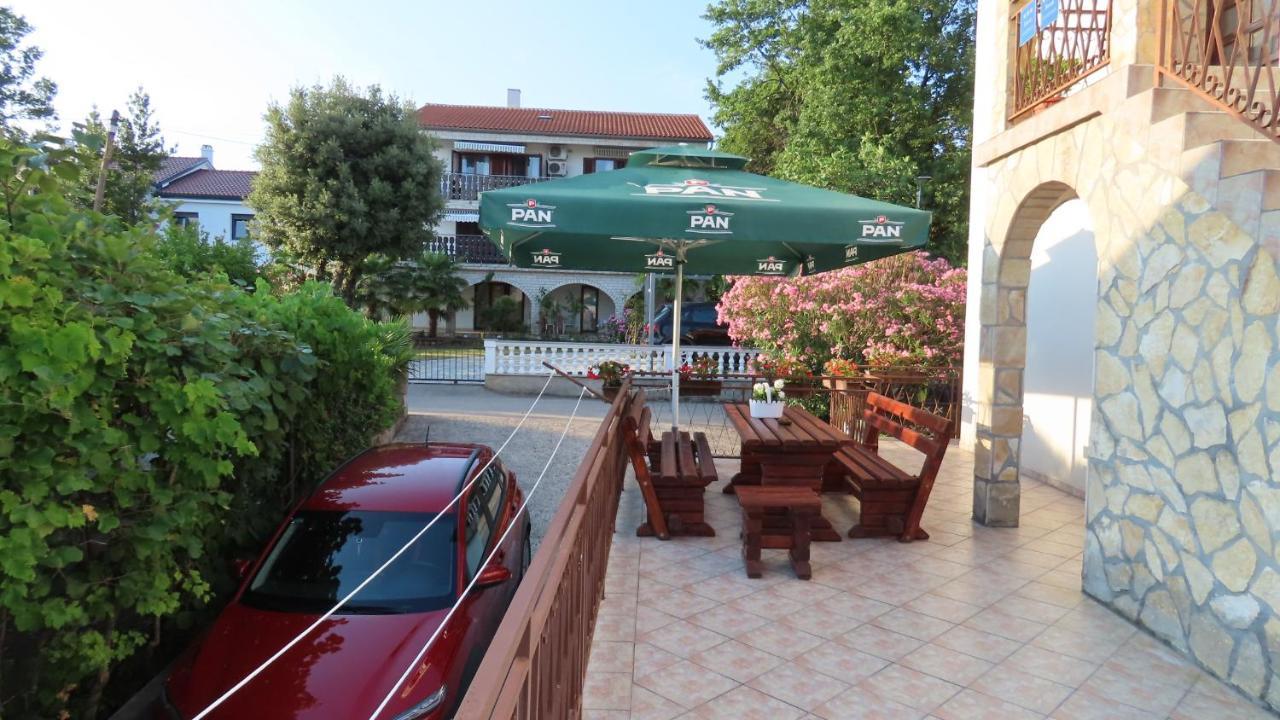 Apartments Kamelija Malinska Exterior photo