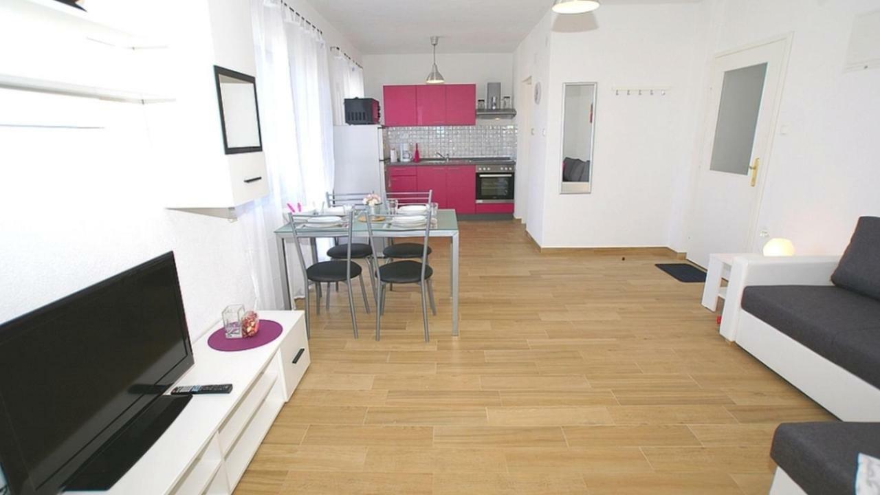 Apartments Kamelija Malinska Exterior photo